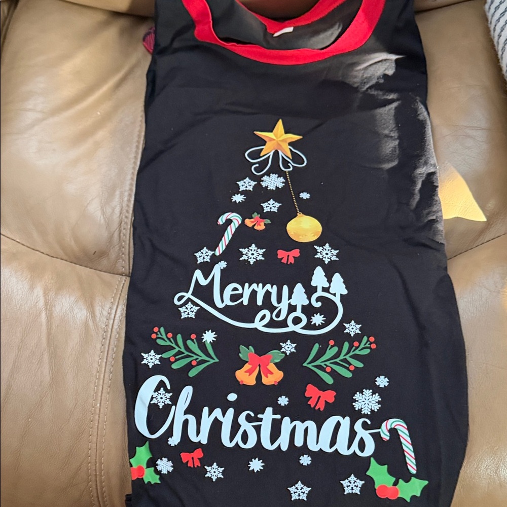 Men’s festive Christmas pajamas. Never worn. Long sleeve